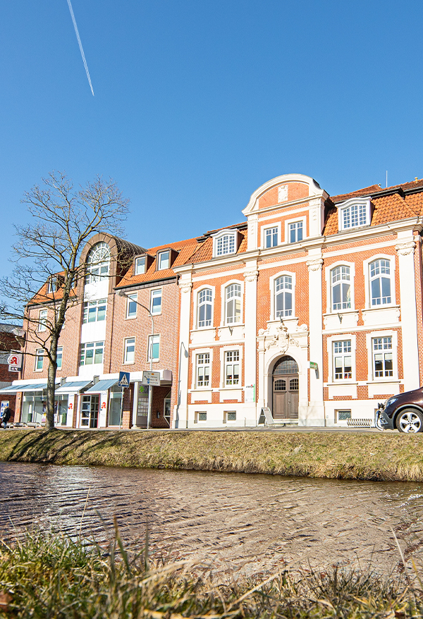 Das Carré in Papenburg mit dem Hautpkanal im Vordergrund